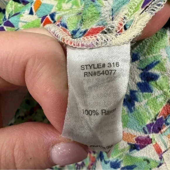 🍁 CAbi #316 Kaleidoscope sleeveless multi color print tie neck blouse Small - Picture 9 of 11